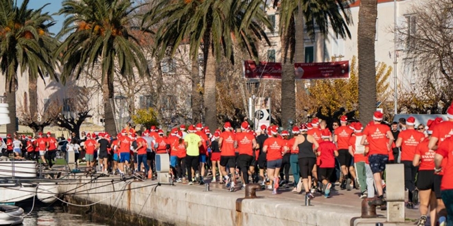Fantastično premijerno izdanje adventske utrke u Makarskoj: Više od 400 prijava, najbrži su bili Dračar, Gutić, sestre Šustić i Manđeralo!