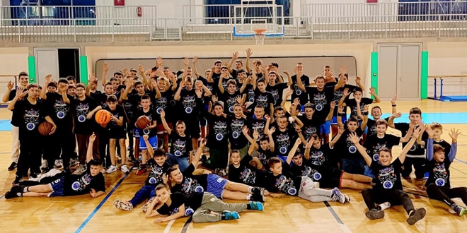 FOTOGALERIJA Košarkaški klub Solin razveselio najmlađe polaznike prigodnim božićnim poklonom