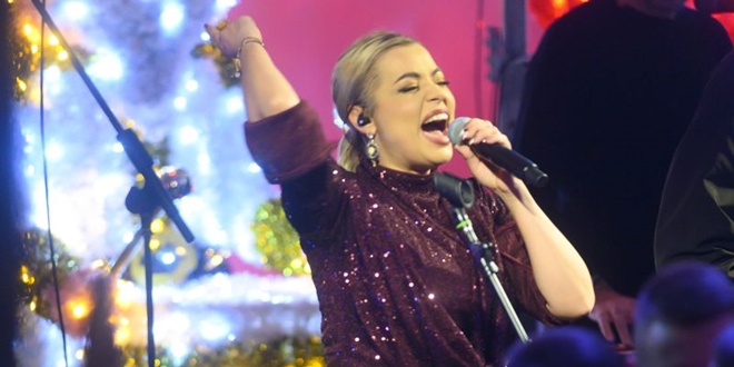 FOTOGALERIJA Velikim koncertom Andree Šušnjare zatvoren Advent na Kampusu