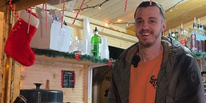 VIDEO Humanitarna kućica na adventu u Podstrani: Mladi kuhar spojio užitak s dobrim djelima