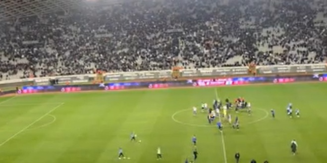 VIDEO: Show na Poljudu nakon Hajdukove pobjede, a jedan je akter pobrao zvižduke