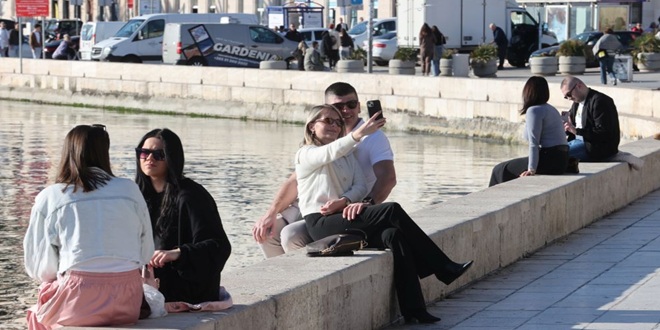 Dalmatinci će uživati u sunčanom jutru, poslijepodne naoblačenje