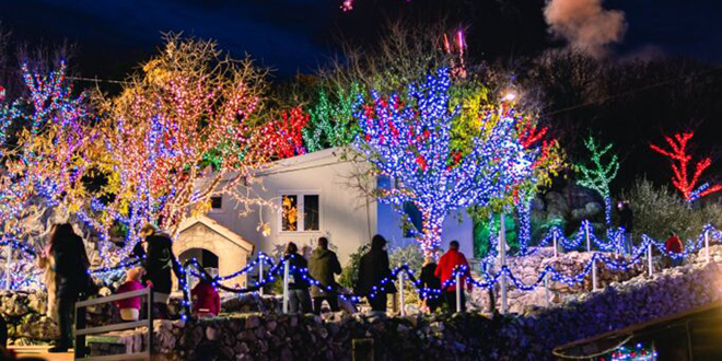 Velika humanitarna večer u Božićnom selu Gornji Dolac za udrugu Down 21 
