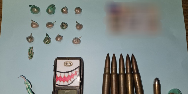 MAKARSKA Policija pronašla heroin, marihuanu i streljivo