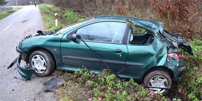 PROMETNA KOD ČAKOVCA Žena vozilom sletjela s ceste, ozlijeđeno i dijete koje nije bilo u autosjedalici