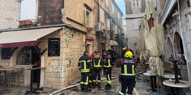 Mortus pijani Trogiranin završio u zatvoru nakon što je ometao gašenje subotnjeg požara u gradskoj jezgri