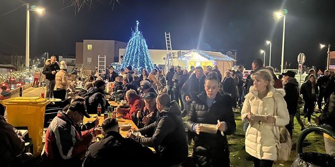 Advent na Plovaniji: Rekordna fritaja i Badnje jutro uz ribu