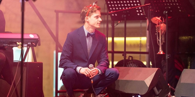 PJACA U BOJAMA JAZZA I EVERGREENA Sve generacije uživale uz vječne hitove u izvedbi Matea Đikića