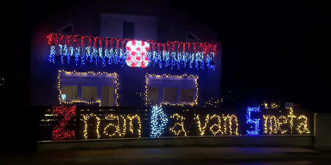 Netko je na kući okićenoj natpisom 'Znam Da vam Smeta' prerezao žice