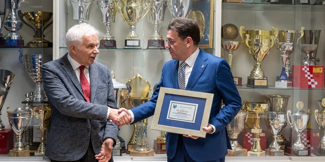 RK Zagreb dodijelio priznanje Buriloviću za poticanje ulaganja u sport 