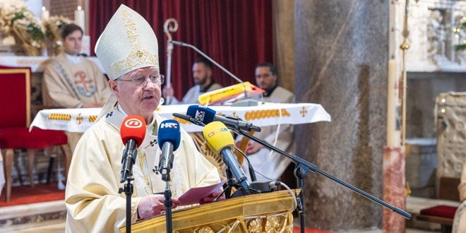 FOTOGALERIJA Svetkovina Rođenja Gospodinova svečano proslavljena u splitskoj katedrali