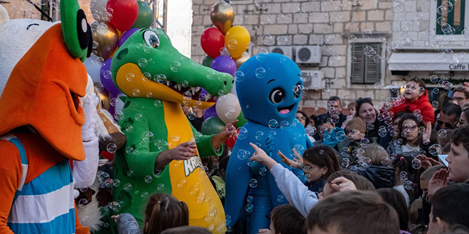 FOTO/VIDEO Najveći mali advent: Festival maskota sutra u Makarskoj