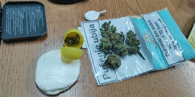 Zaustavljen drogiran u prometu. Policija mu oduzela amfetamin i marihuanu