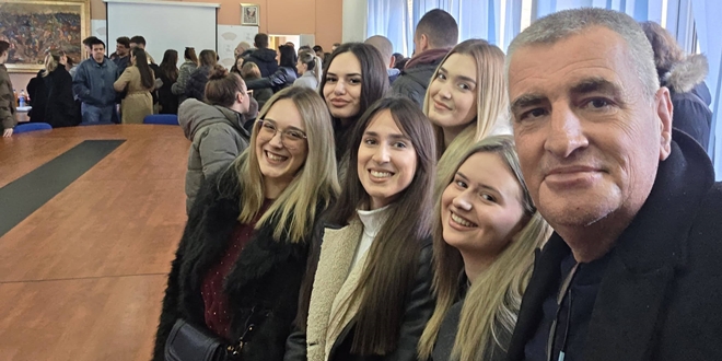 Bulj: Danas sam našoj budućnosti dodijelio stipendijske ugovore