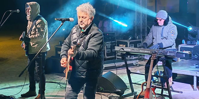 FOTOGALERIJA Dalmatino sinoć oduševio publiku na sinjskom trgu