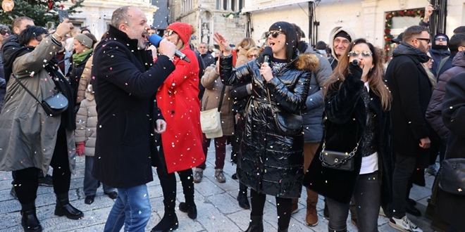 FOTOGALERIJA Dnevni doček Nove godine u Splitu