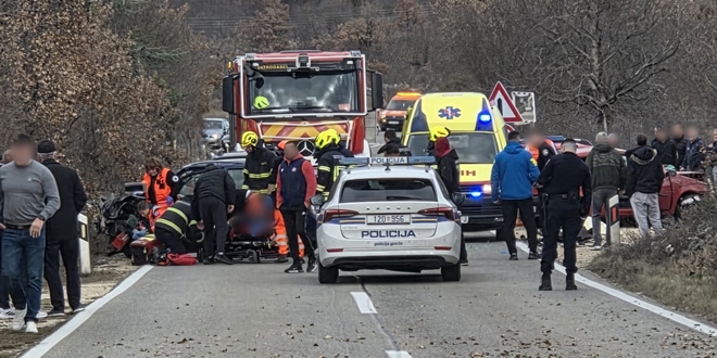 Teška prometna u Gizdavcu: Sudar tri automobila, poginula jedna osoba