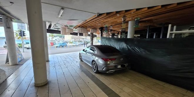 FOTO-UBOD 'Novogodišnji parking u splitskoj trajektnoj luci'