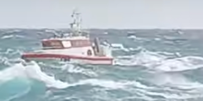 VIDEO Valovi povukli osobu dok se slikavala na stijenama u Dubrovniku