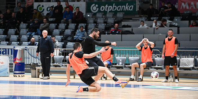 PSK WINTER FUTSAL FEST Marin Tomasov sa seniorima i veteranima MNK Varoš ZDC prošao u sljedeće kolo