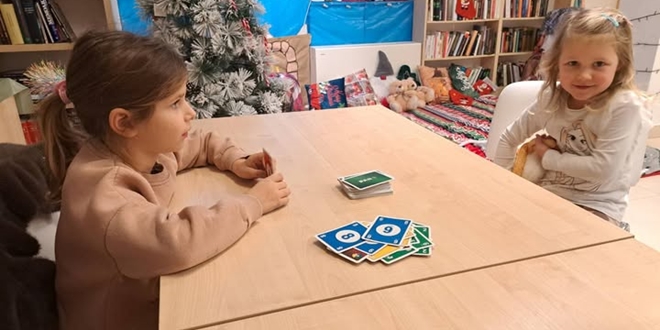 Praznici u knjižnici: Društvene igre kao most između djece, roditelja i zajednice