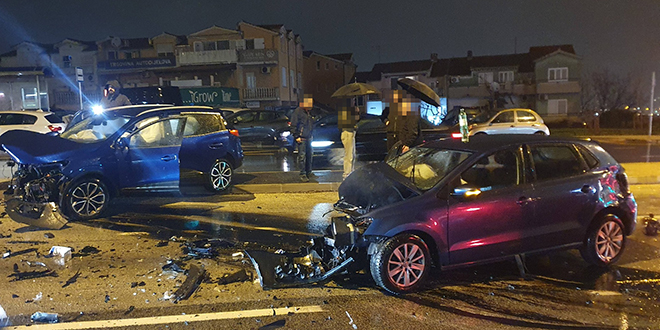 NESREĆA U VUKOVARSKOJ Četvero ljudi ozlijeđeno u sudaru tri auta