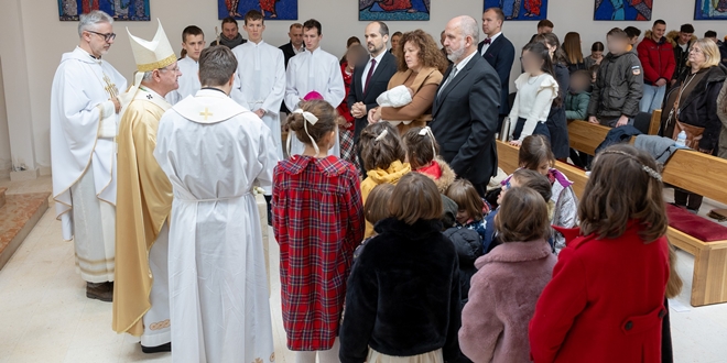 NA BLAGDAN ISUSOVOG KRŠTENJA Obitelj Stipanović iz Dugopolja krstila 15. dijete