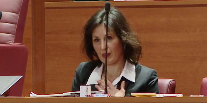 Šok u Saboru: Daliju Orešković tijekom rasprave stresla struja