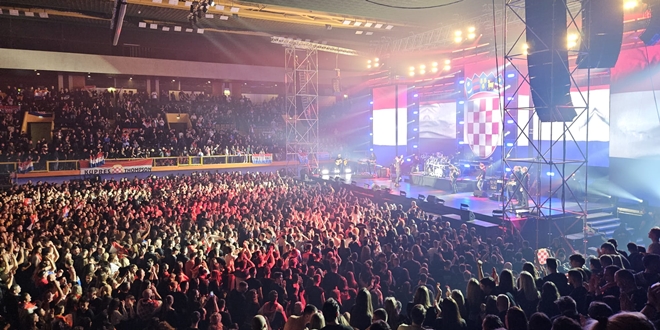 Thompson koncert završio pjesmom 'Lijepa li si'