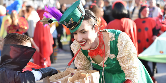 FOTOGALERIJA Kad grad postane pozornica mašte: Maškare u Makarskoj