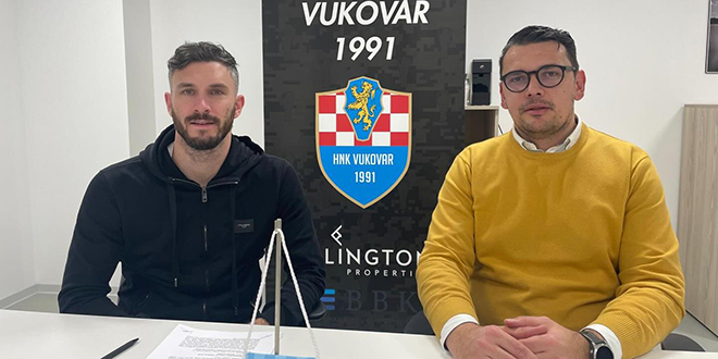 Josip Elez potpisao za Vukovar!