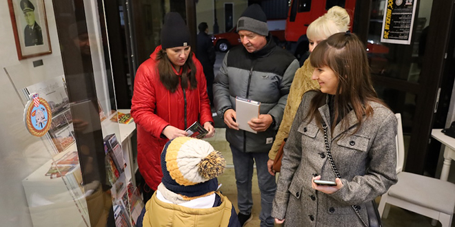 FOTO: U Noći muzeja otvorena izložba 'Hrvatska vatrogasna zajednica danas'