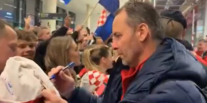 VIDEO: Rukometaši noćas stigli u Zagreb, ministar Glavina: 'Nije normalno da razgovaramo o bilo kakvim zabranama u glavnom gradu svih Hrvata'