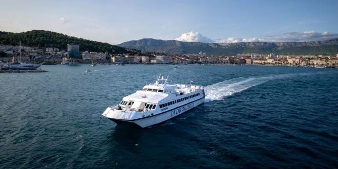NOVA LINIJA: U sezoni za manje od dva sata iz Splita, preko Brača i Hvara, do Visa