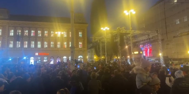 VIDEO Pogledajte atmosferu na Trgu bana Jelačića