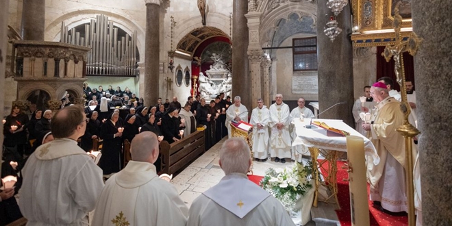 FOTOGALERIJA Na uočnicu Svijećnice u Splitu proslavljen Dan posvećenog života