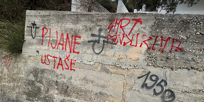 Neprimjereni grafiti na zidu kraj OŠ Žrnovnica