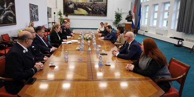 FOTOGALERIJA Hrvatska odala priznanje američkim i francuskim vatrogascima